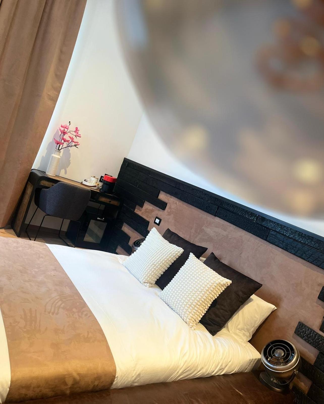 White Castle - Charleroi Airport Bed & Breakfast Bilik gambar